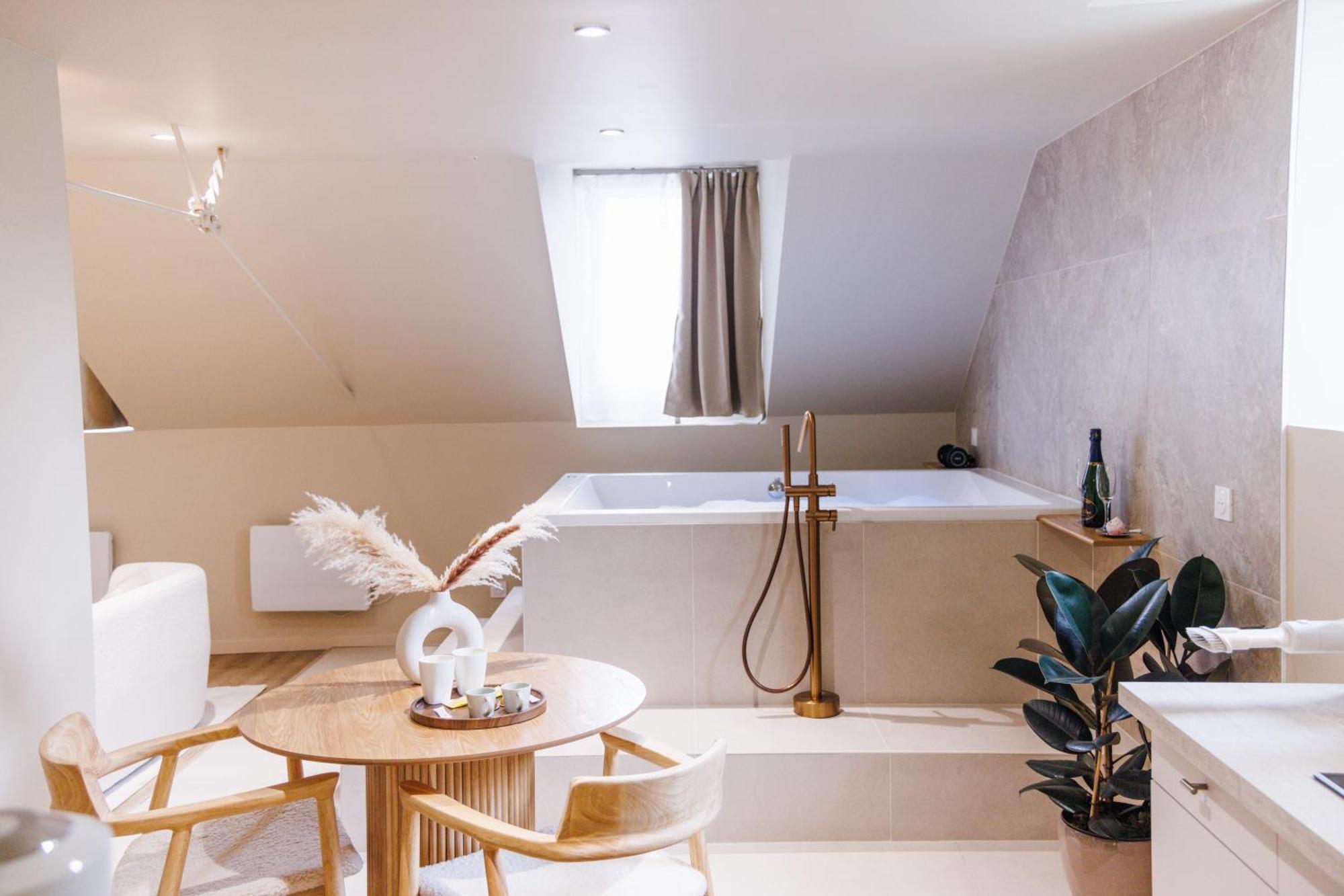 Eden Room - Luxe, Balneo & Sauna เลอม็องส์ ภายนอก รูปภาพ
