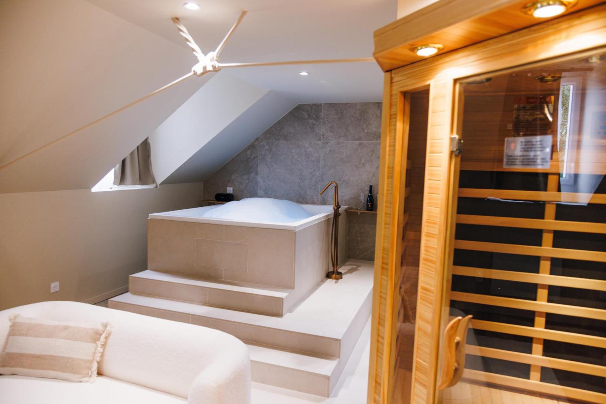 Eden Room - Luxe, Balneo & Sauna เลอม็องส์ ภายนอก รูปภาพ