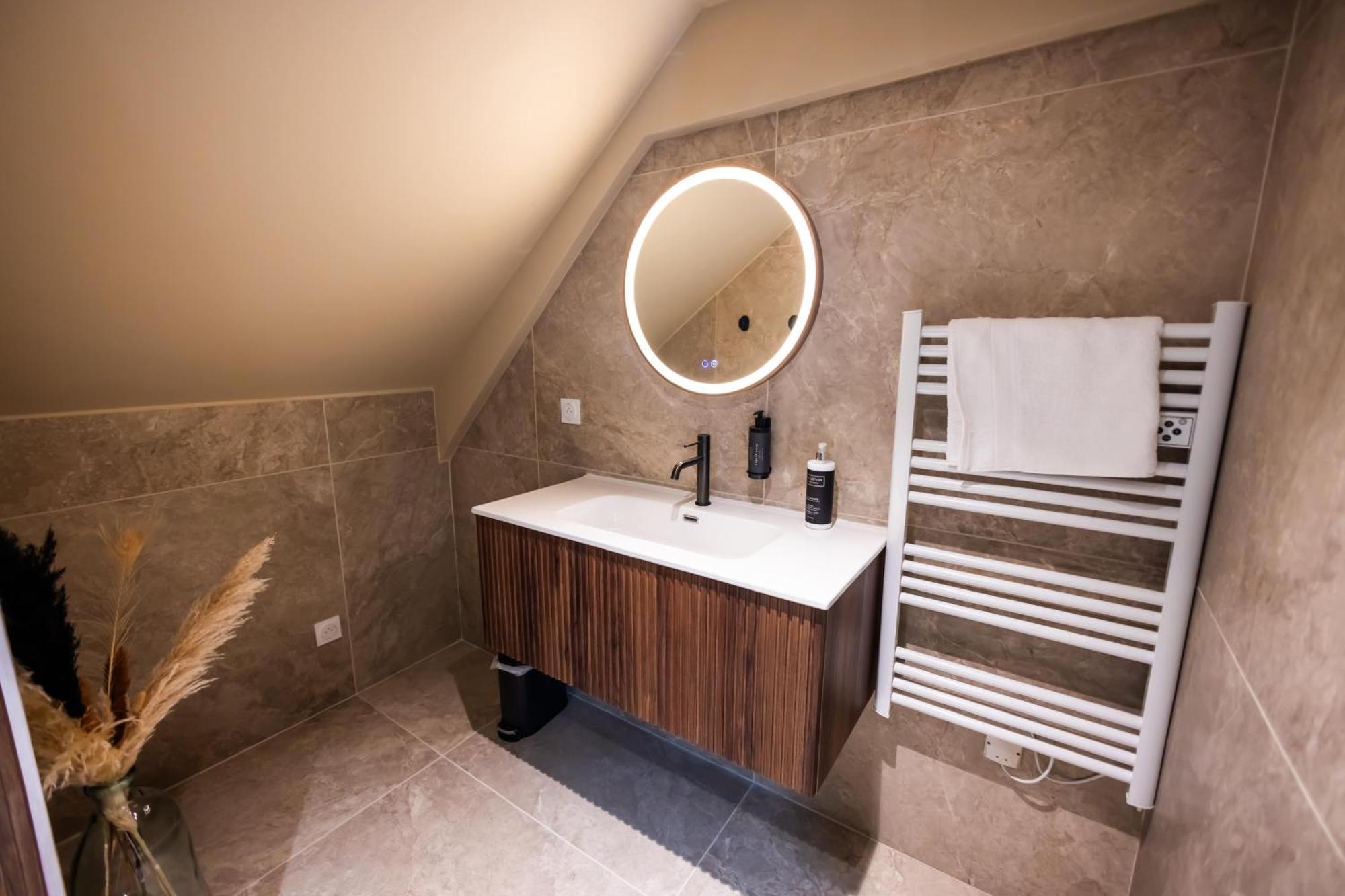 Eden Room - Luxe, Balneo & Sauna เลอม็องส์ ภายนอก รูปภาพ